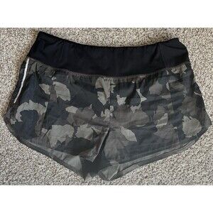 Women's Athleta Green Camo Athletic Shorts, Size Large